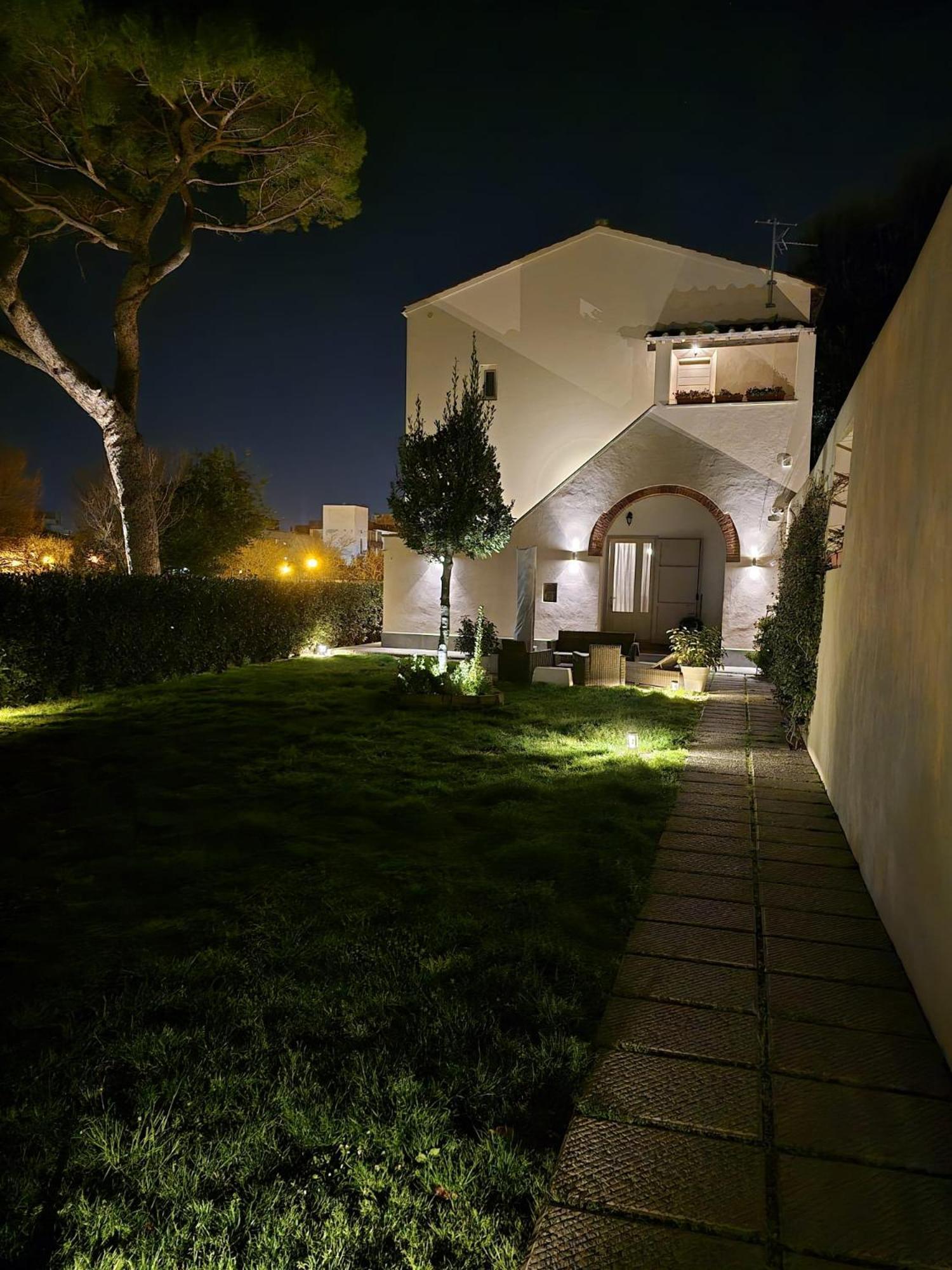 La Tinaia - Excellent For Sardegna & Corsica - 6-8 Beds - Private Parking Included With